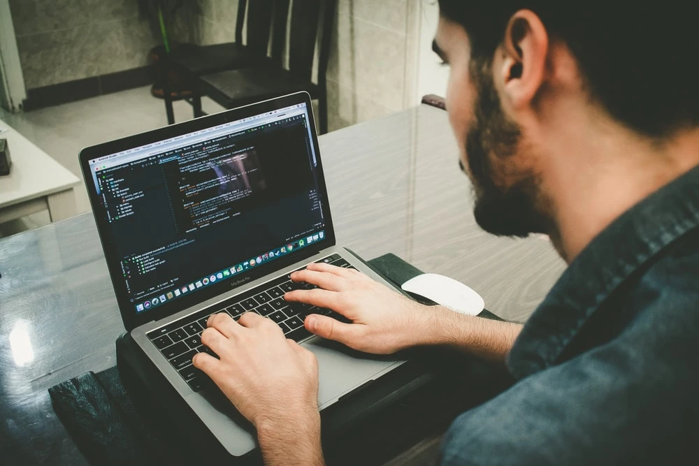 テストエンジニアの仕事がきついと言われる7つの理由｜キャリアアップするには？