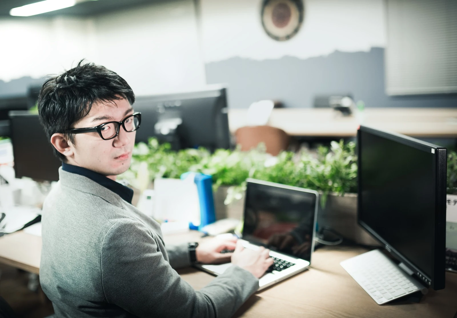 Webエンジニアとは？仕事内容や年収、資格、スキル、将来性について解説