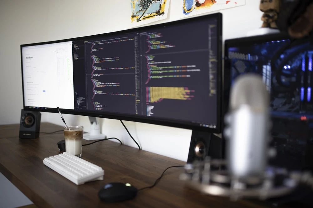 Reactを扱うフリーランスエンジニアの案件例、獲得方法や単価相場を解説
