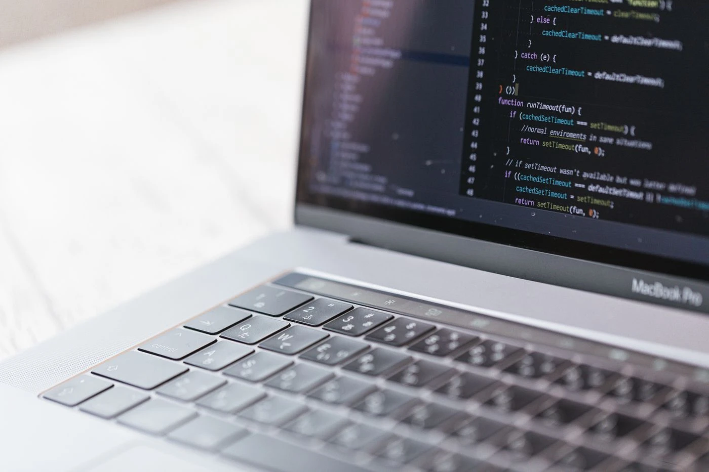 Pythonでの開発に使えるテキストエディタとは？おすすめ7選と選び方を解説