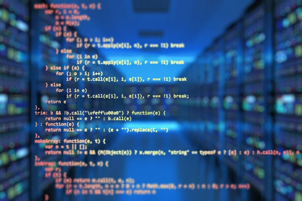 C言語入門！C++やC#との違いを一覧表付きで解説｜実行・学習サイトも紹介
