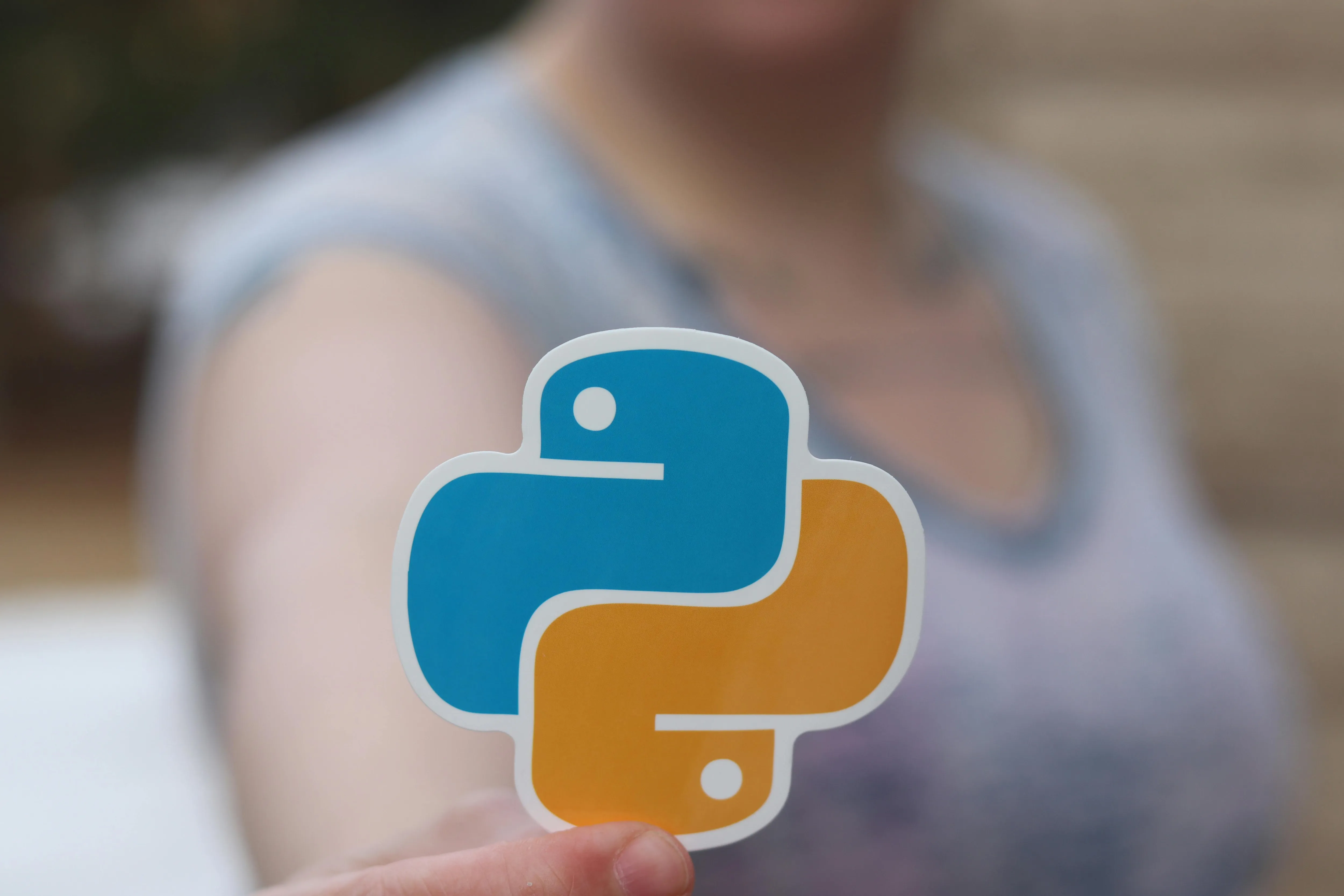 Pythonのフリーランスエンジニア案件とは？種類や単価相場も紹介します